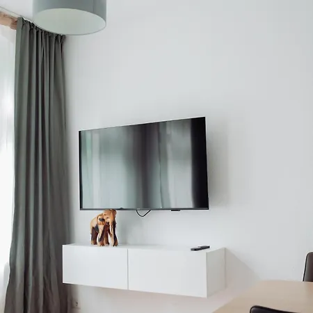 Geraeumige 2-zimmer-wohnung Mit Wlan & Waschmaschine Fuer 3personen Chemnitz