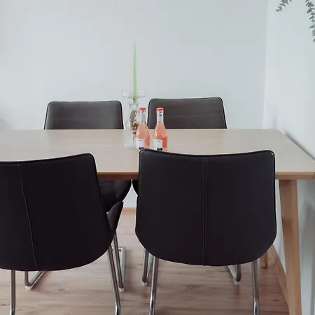 Geraeumige 2-zimmer-wohnung Mit Wlan & Waschmaschine Fuer 3personen Daire
