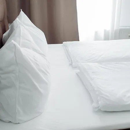 Geraeumige 2-zimmer-wohnung Mit Wlan & Waschmaschine Fuer 3personen Daire *
