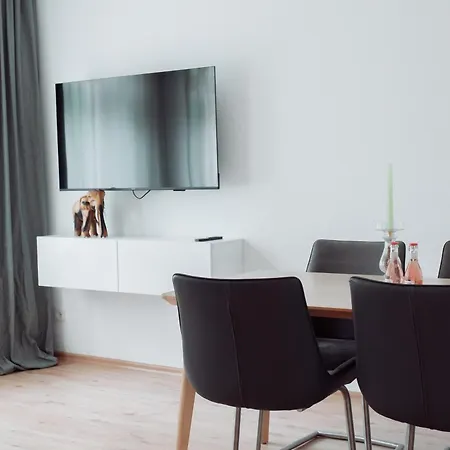 Daire Geraeumige 2-zimmer-wohnung Mit Wlan & Waschmaschine Fuer 3personen *