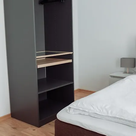 Geraeumige 2-zimmer-wohnung Mit Wlan & Waschmaschine Fuer 3personen *