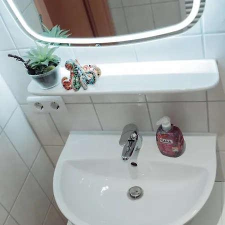 Geraeumige 2-zimmer-wohnung Mit Wlan & Waschmaschine Fuer 3personen Daire *