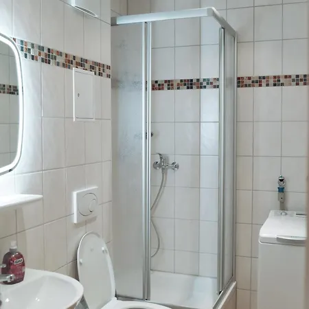 Geraeumige 2-zimmer-wohnung Mit Wlan & Waschmaschine Fuer 3personen Daire *