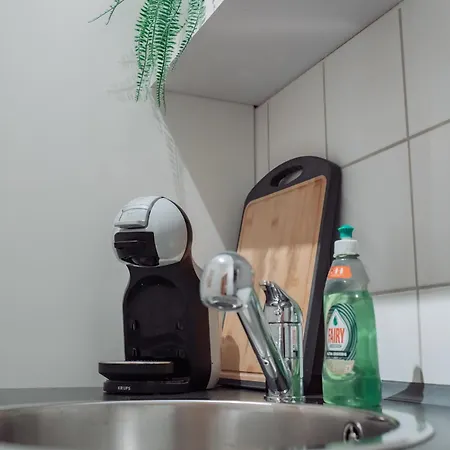 Geraeumige 2-zimmer-wohnung Mit Wlan & Waschmaschine Fuer 3personen *