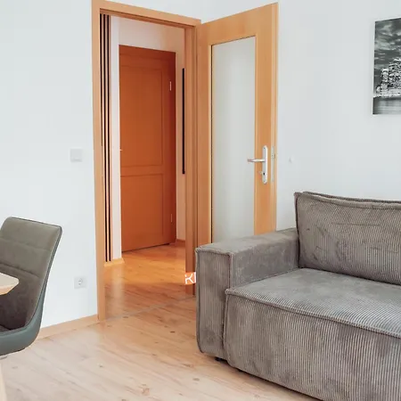 Geraeumige 2-zimmer-wohnung Mit Wlan & Waschmaschine Fuer 3personen *
