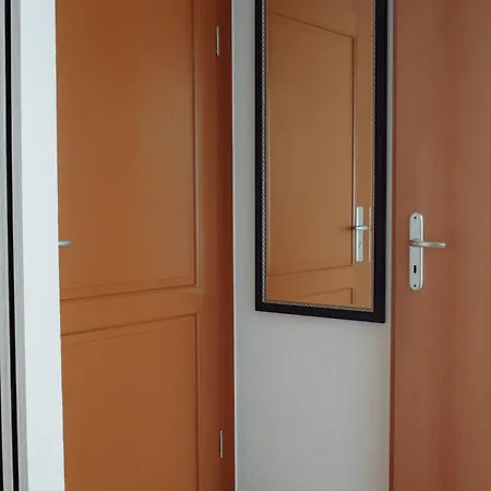 Daire Geraeumige 2-zimmer-wohnung Mit Wlan & Waschmaschine Fuer 3personen *